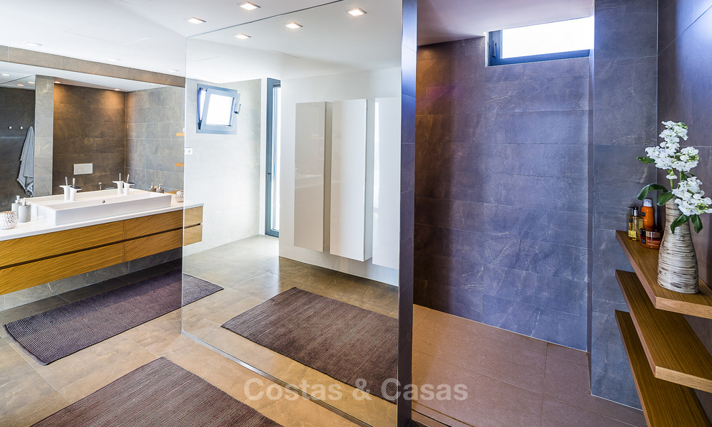 Villas en venta en Costabella, una urbanización junto a la playa situada en una de las playas más bonitas de Marbella 801597