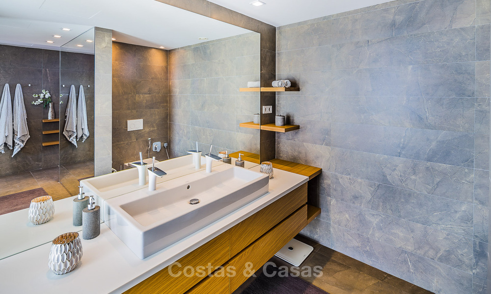 Villas en venta en Costabella, una urbanización junto a la playa situada en una de las playas más bonitas de Marbella 801598