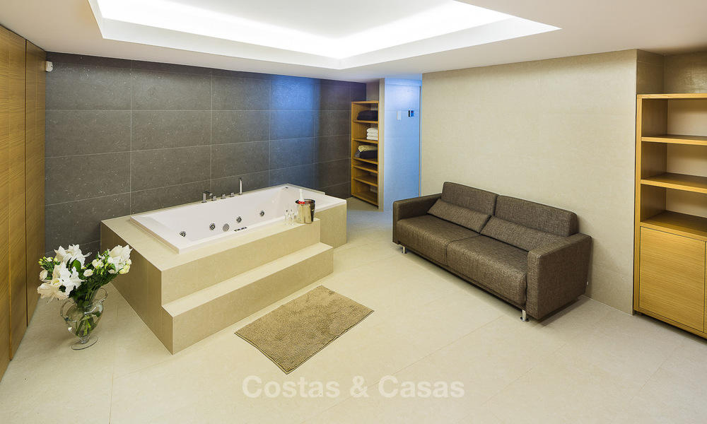 Villas en venta en Costabella, una urbanización junto a la playa situada en una de las playas más bonitas de Marbella 801600