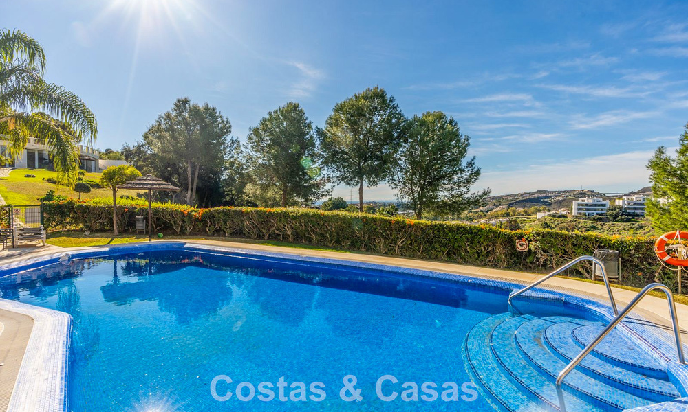 Amplio apartamento con vistas panorámicas en venta en las colinas de Marbella - Benahavís 801709