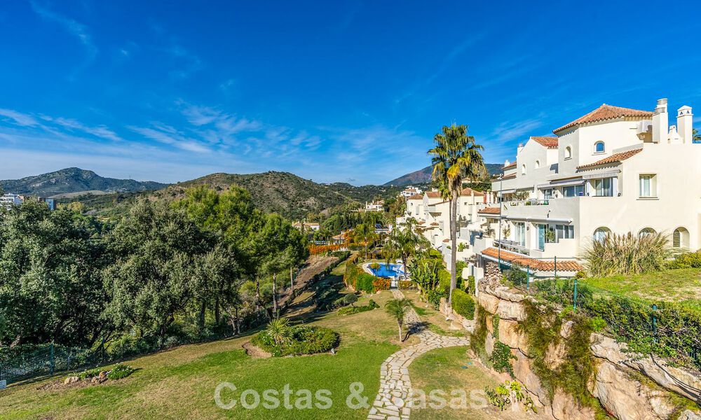 Amplio apartamento con vistas panorámicas en venta en las colinas de Marbella - Benahavís 801713