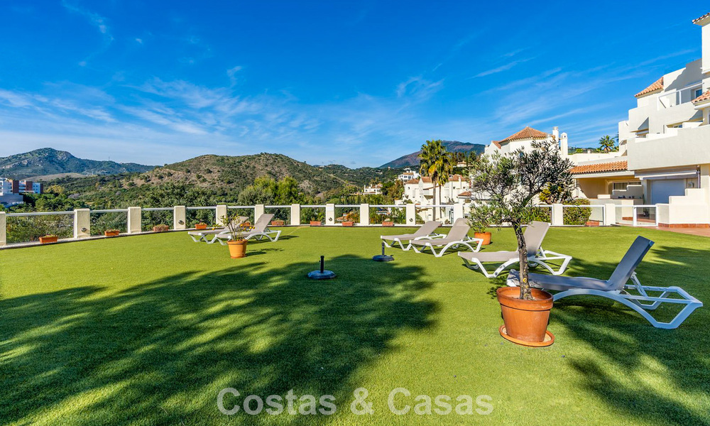 Amplio apartamento con vistas panorámicas en venta en las colinas de Marbella - Benahavís 801715