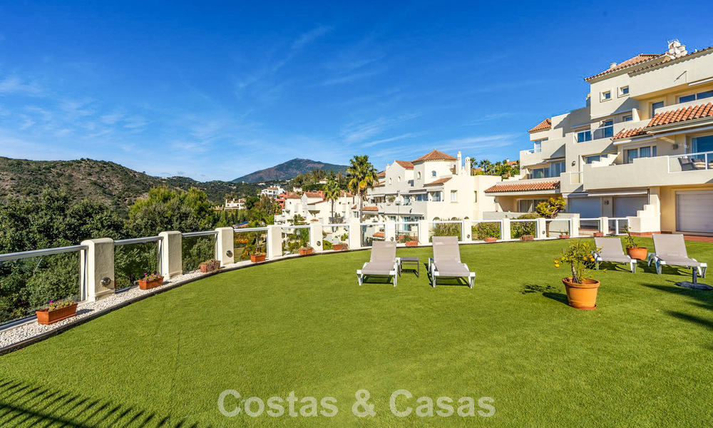 Amplio apartamento con vistas panorámicas en venta en las colinas de Marbella - Benahavís 801716