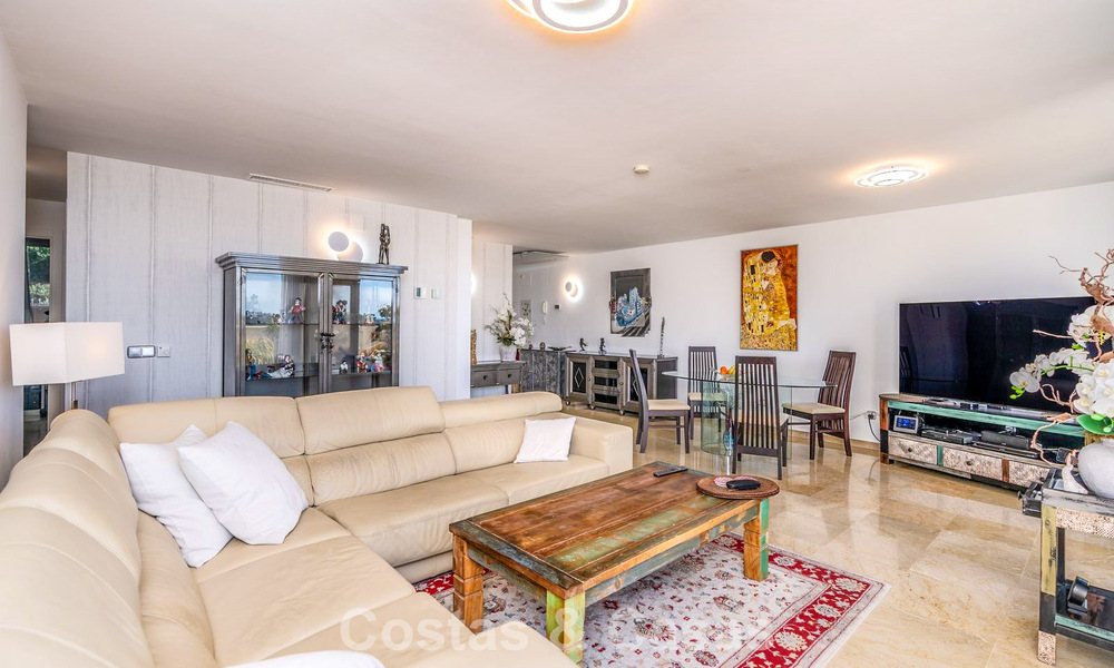 Amplio apartamento con vistas panorámicas en venta en las colinas de Marbella - Benahavís 801720
