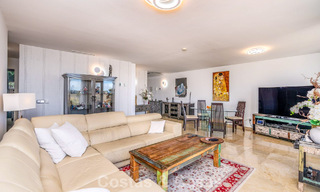 Amplio apartamento con vistas panorámicas en venta en las colinas de Marbella - Benahavís 801720 