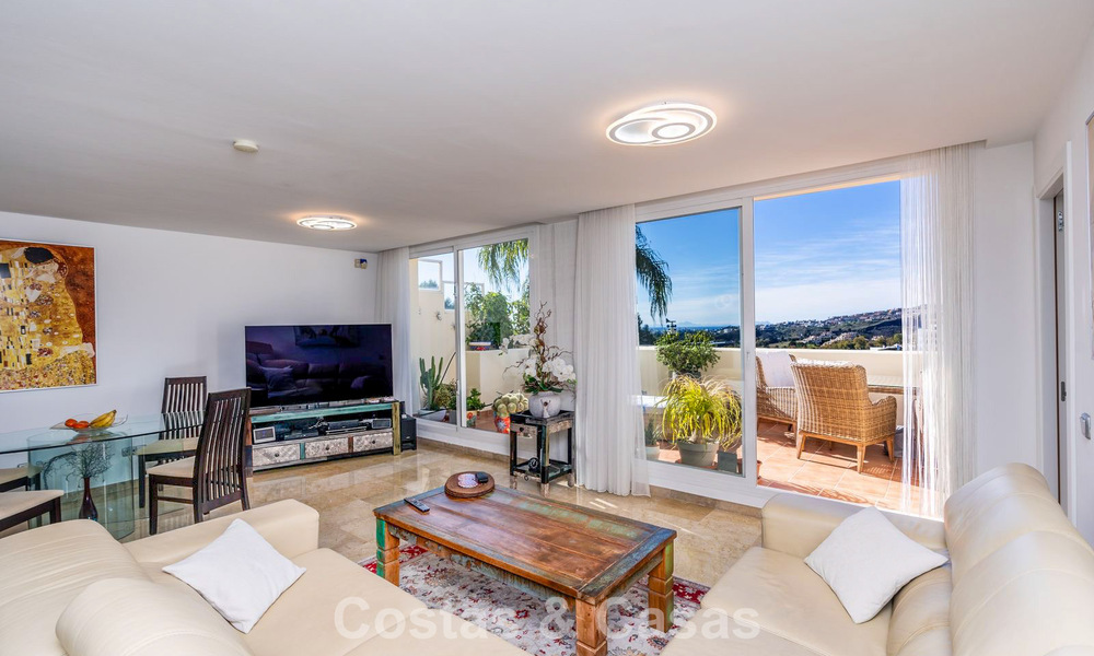 Amplio apartamento con vistas panorámicas en venta en las colinas de Marbella - Benahavís 801721