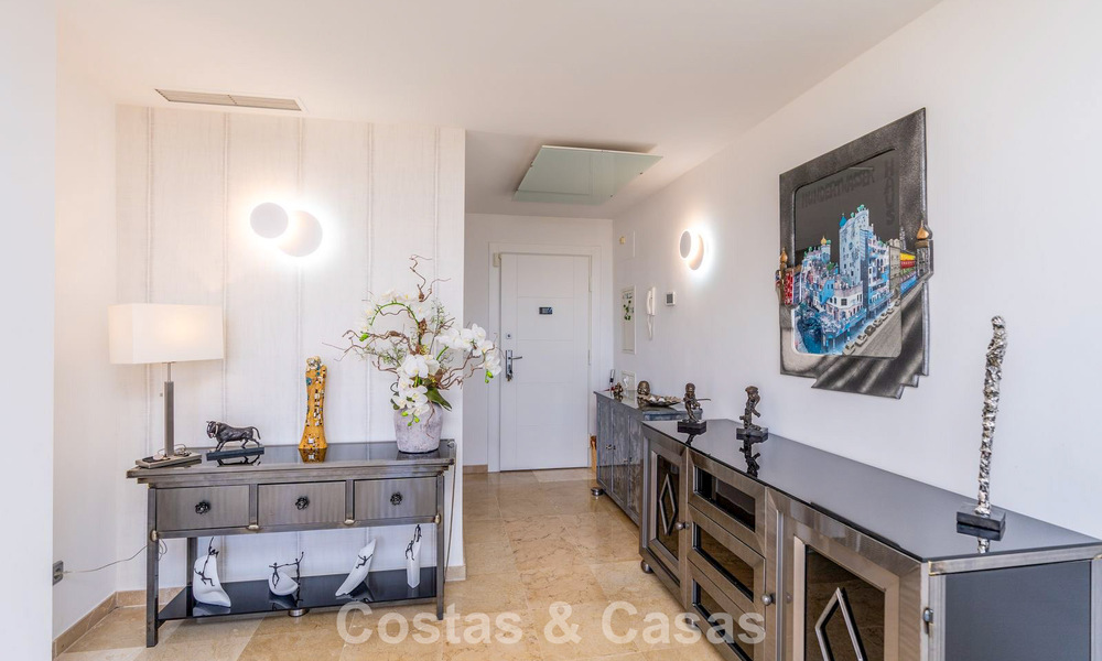 Amplio apartamento con vistas panorámicas en venta en las colinas de Marbella - Benahavís 801724