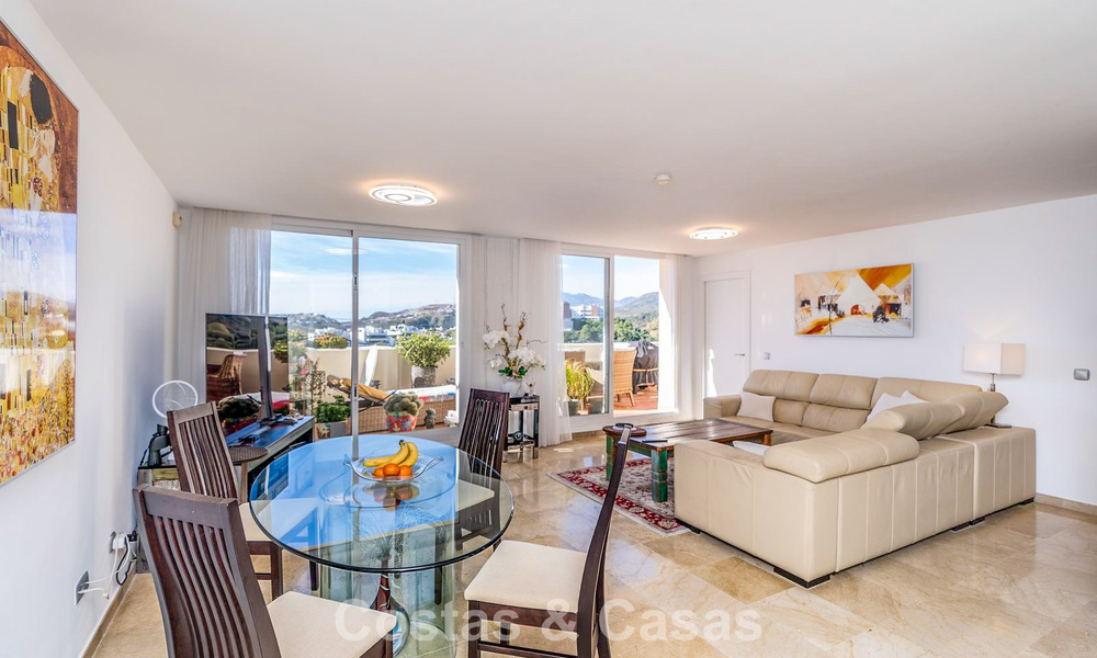 Amplio apartamento con vistas panorámicas en venta en las colinas de Marbella - Benahavís 801725