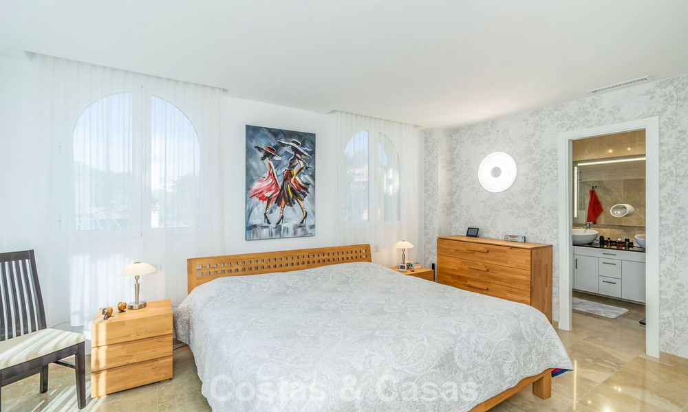 Amplio apartamento con vistas panorámicas en venta en las colinas de Marbella - Benahavís 801726