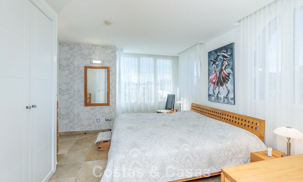 Amplio apartamento con vistas panorámicas en venta en las colinas de Marbella - Benahavís 801729