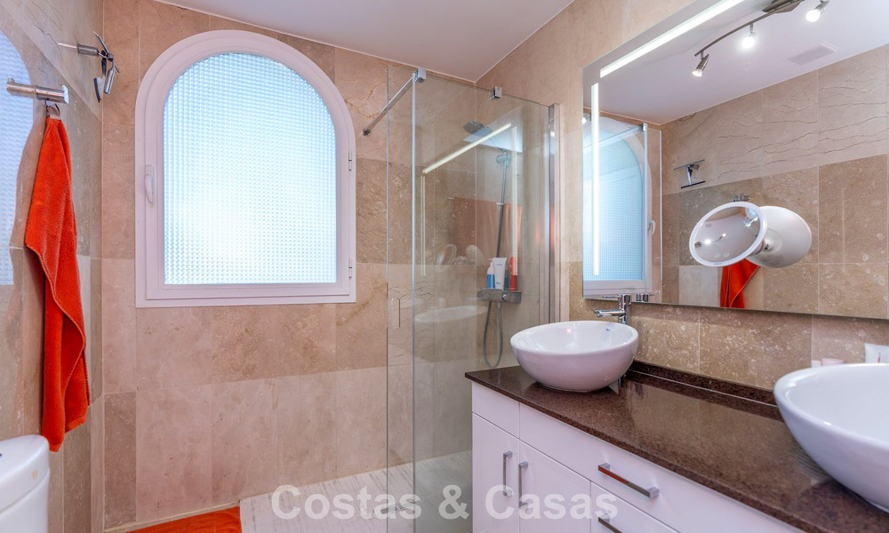 Amplio apartamento con vistas panorámicas en venta en las colinas de Marbella - Benahavís 801731