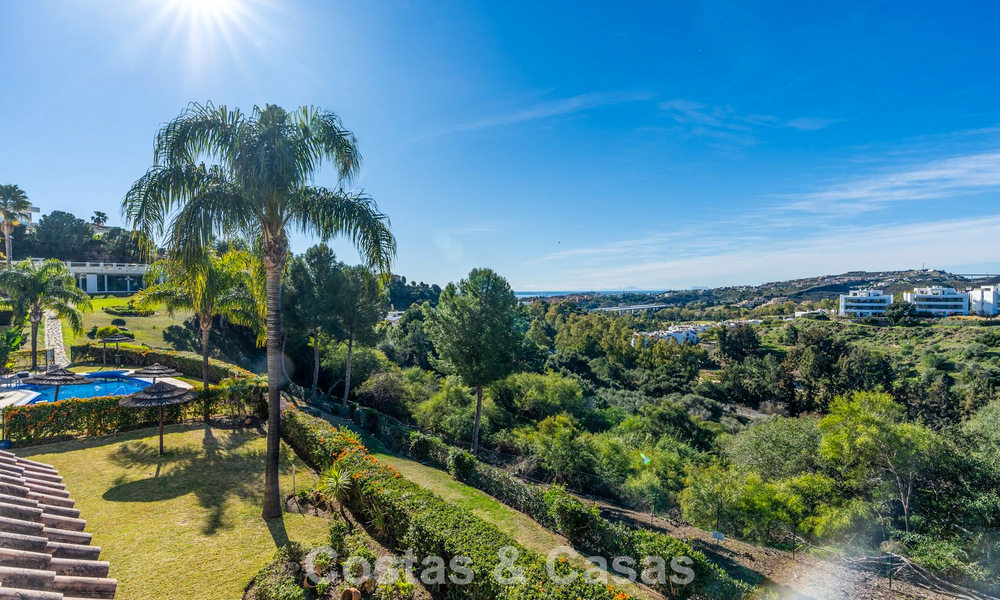 Amplio apartamento con vistas panorámicas en venta en las colinas de Marbella - Benahavís 801734