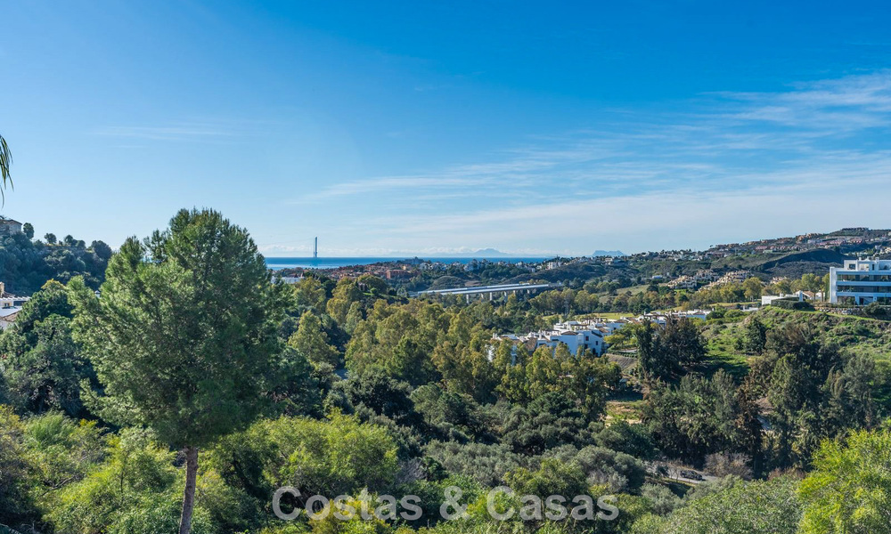 Amplio apartamento con vistas panorámicas en venta en las colinas de Marbella - Benahavís 801735
