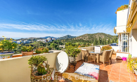 Amplio apartamento con vistas panorámicas en venta en las colinas de Marbella - Benahavís 801737