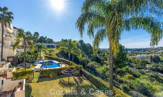 Amplio apartamento con vistas panorámicas en venta en las colinas de Marbella - Benahavís 801739 