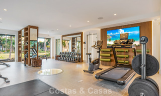 Elegante villa con influencias provenzales francesas en venta en la prestigiosa Nueva Andalucía, Marbella 801740 