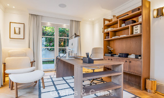 Elegante villa con influencias provenzales francesas en venta en la prestigiosa Nueva Andalucía, Marbella 801741 