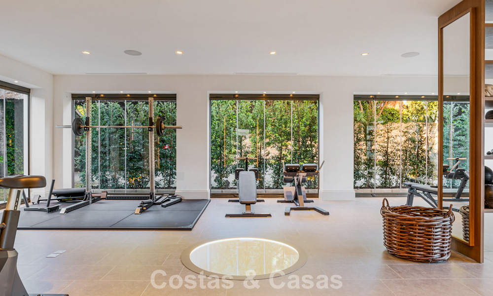 Elegante villa con influencias provenzales francesas en venta en la prestigiosa Nueva Andalucía, Marbella 801742