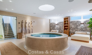 Elegante villa con influencias provenzales francesas en venta en la prestigiosa Nueva Andalucía, Marbella 801746 