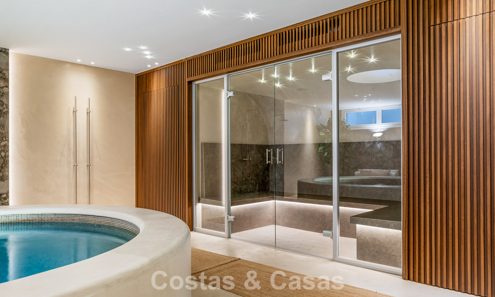 Elegante villa con influencias provenzales francesas en venta en la prestigiosa Nueva Andalucía, Marbella 801747
