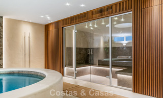 Elegante villa con influencias provenzales francesas en venta en la prestigiosa Nueva Andalucía, Marbella 801747 