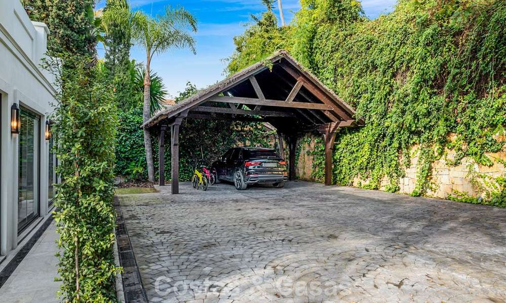 Elegante villa con influencias provenzales francesas en venta en la prestigiosa Nueva Andalucía, Marbella 801748
