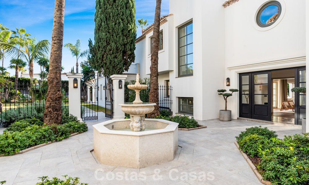 Elegante villa con influencias provenzales francesas en venta en la prestigiosa Nueva Andalucía, Marbella 801749
