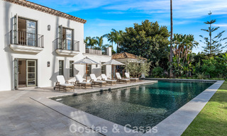 Elegante villa con influencias provenzales francesas en venta en la prestigiosa Nueva Andalucía, Marbella 801755 