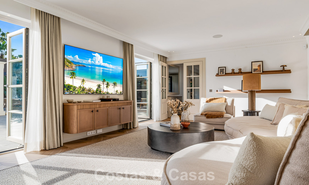 Elegante villa con influencias provenzales francesas en venta en la prestigiosa Nueva Andalucía, Marbella 801756
