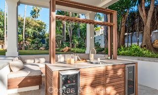 Elegante villa con influencias provenzales francesas en venta en la prestigiosa Nueva Andalucía, Marbella 801758 