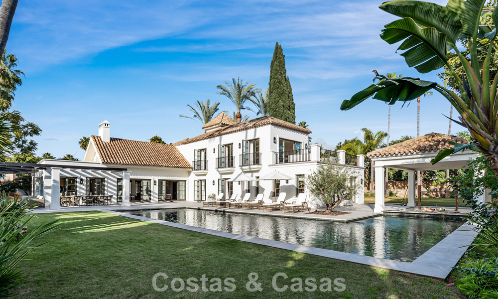 Elegante villa con influencias provenzales francesas en venta en la prestigiosa Nueva Andalucía, Marbella 801759