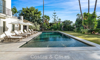 Elegante villa con influencias provenzales francesas en venta en la prestigiosa Nueva Andalucía, Marbella 801760 