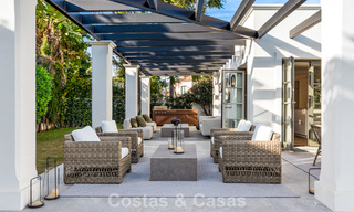Elegante villa con influencias provenzales francesas en venta en la prestigiosa Nueva Andalucía, Marbella 801762 