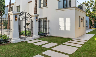 Elegante villa con influencias provenzales francesas en venta en la prestigiosa Nueva Andalucía, Marbella 801763 