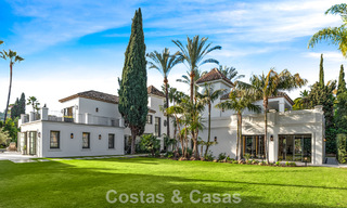 Elegante villa con influencias provenzales francesas en venta en la prestigiosa Nueva Andalucía, Marbella 801767 