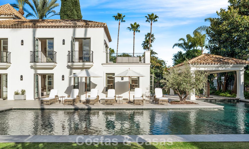 Elegante villa con influencias provenzales francesas en venta en la prestigiosa Nueva Andalucía, Marbella 801768