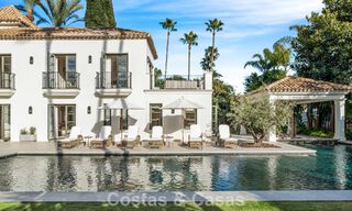 Elegante villa con influencias provenzales francesas en venta en la prestigiosa Nueva Andalucía, Marbella 801768 
