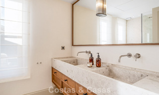 Elegante villa con influencias provenzales francesas en venta en la prestigiosa Nueva Andalucía, Marbella 801769 