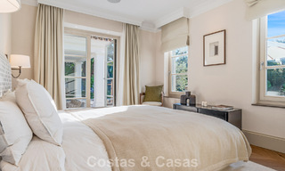 Elegante villa con influencias provenzales francesas en venta en la prestigiosa Nueva Andalucía, Marbella 801770 