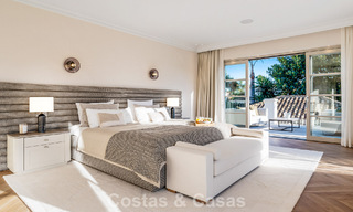 Elegante villa con influencias provenzales francesas en venta en la prestigiosa Nueva Andalucía, Marbella 801771 