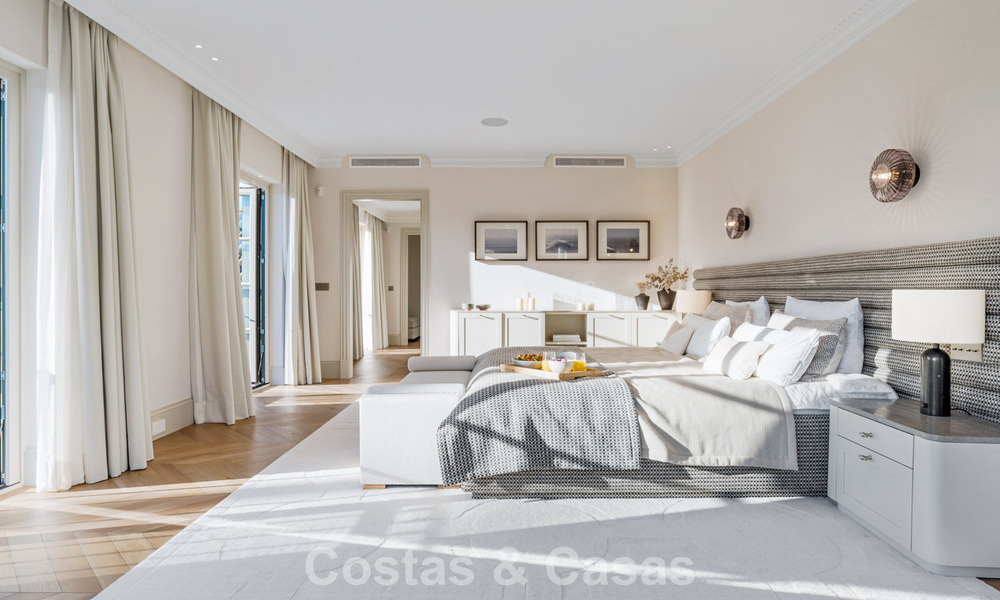 Elegante villa con influencias provenzales francesas en venta en la prestigiosa Nueva Andalucía, Marbella 801772