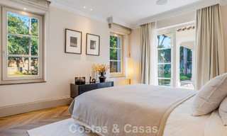 Elegante villa con influencias provenzales francesas en venta en la prestigiosa Nueva Andalucía, Marbella 801775 