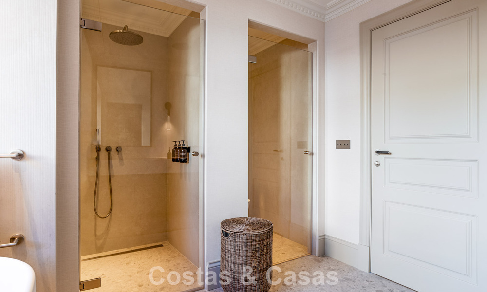 Elegante villa con influencias provenzales francesas en venta en la prestigiosa Nueva Andalucía, Marbella 801779