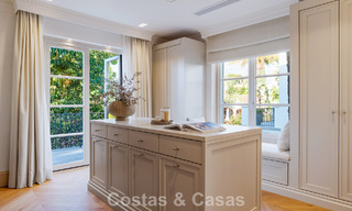 Elegante villa con influencias provenzales francesas en venta en la prestigiosa Nueva Andalucía, Marbella 801780 