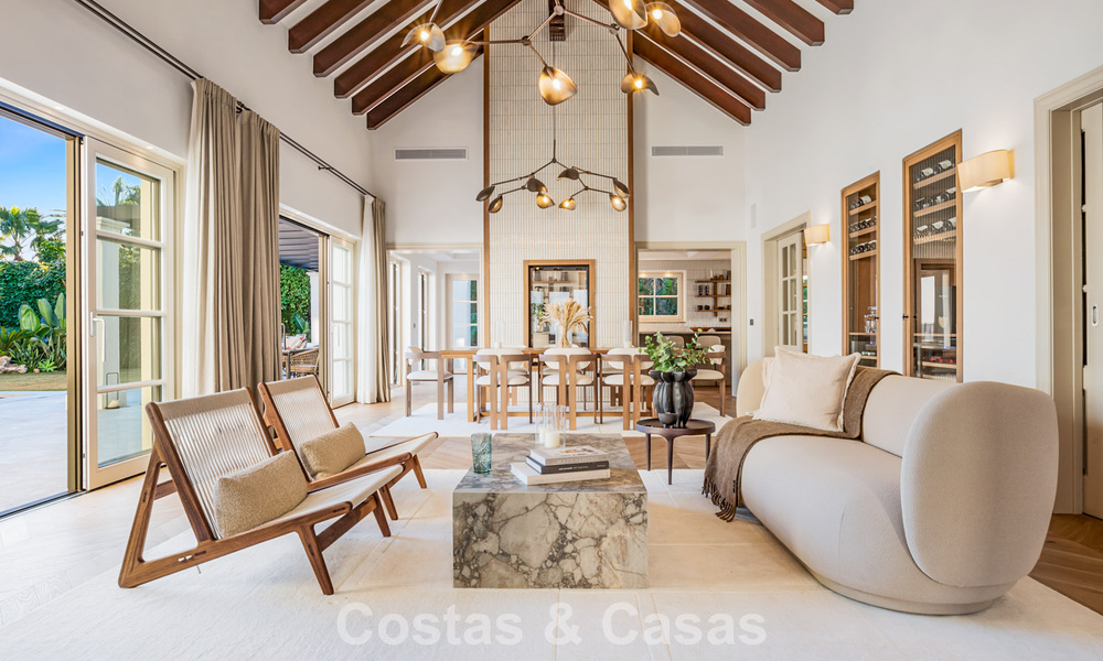 Elegante villa con influencias provenzales francesas en venta en la prestigiosa Nueva Andalucía, Marbella 801783
