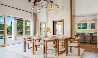Elegante villa con influencias provenzales francesas en venta en la prestigiosa Nueva Andalucía, Marbella 801784 