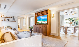 Elegante villa con influencias provenzales francesas en venta en la prestigiosa Nueva Andalucía, Marbella 801788 