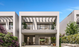 Villa moderna pareada en venta a poca distancia de la playa en Elviria, Marbella 801845 
