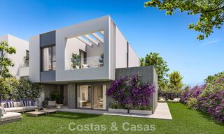 Villa moderna pareada en venta a poca distancia de la playa en Elviria, Marbella 801846 