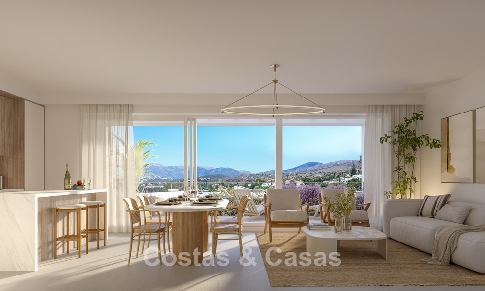 Villa moderna pareada en venta a poca distancia de la playa en Elviria, Marbella 801847
